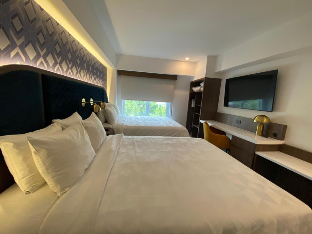 Standard King Room with City View
